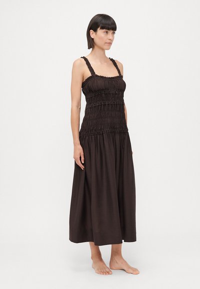 Tory Burch SMOCKED MIDI DRESS - Beach accessory - deep chocolate