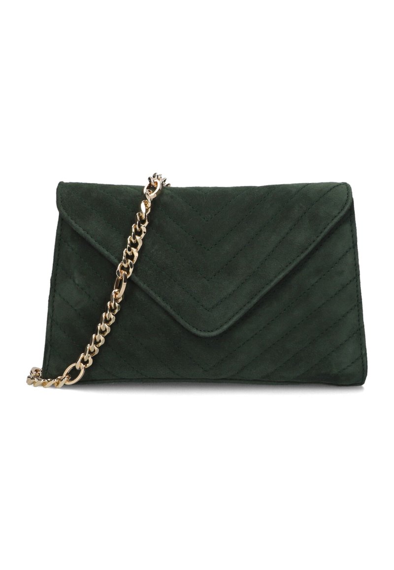 Groene suède clutch tas met een gequilt chevron patroon en een gouden kettingstrap. Heeft een driehoekige flapsluiting en een zachte textuur.