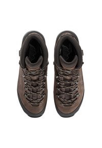 Scarpe da trekking marroni con design alto, tomaia in pelle testurizzata, suola in gomma e sistema di allacciatura con occhielli in metallo.