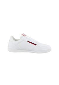 Baskets blanches en matériau synthétique, avec un design élégant et des accents rouges et navy, bout arrondi et semelle texturée.