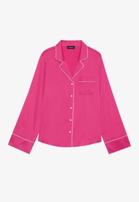 Ružová saténová pyžamová košeľa s dlhými rukávmi, bielymi lemovaním na golieri a manžetách, zapínanie na gombíky a náprsné vrecko. Hladká textúra po celom povrchu.