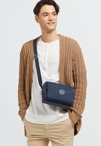 Kipling ABANU - Axelremsväska - rich blue
