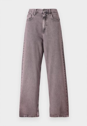 Jeans a vita alta, a gamba larga, in denim lilla chiaro, con chiusura a bottone, cinque tasche e un leggero sbiadimento sulle cuciture.
