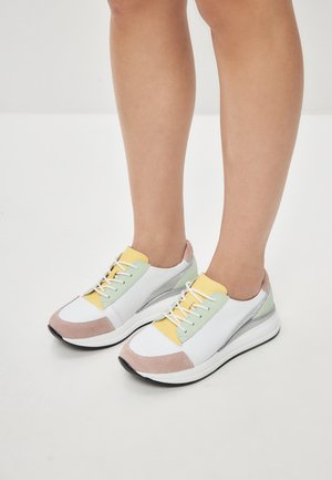 Cesare Gaspari Trainers - white