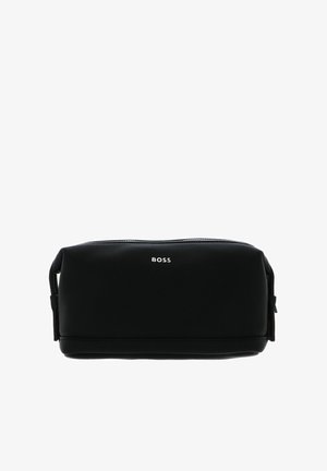Trousse de toilette en cuir noir avec une finition texturée. Dotée d'une fermeture éclair et du nom de la marque "BOSS" embossé sur le devant.