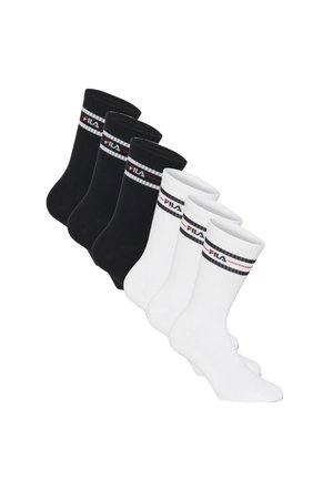 Sechs Paar Crew-Socken, drei schwarze und drei weiße, jeweils mit einem FILA-Logo und schwarzen und roten Streifen nahe der Oberseite.