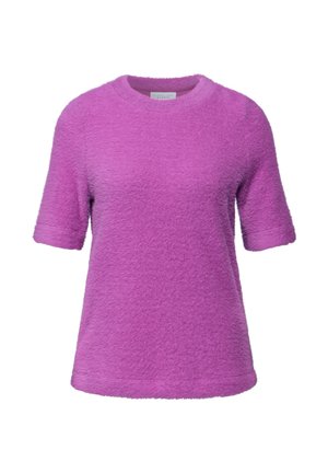 Uldet, kortærmet top i lys lilla. Har en let rundet halsudskæring og blødt, struktureret stof. Enkel, afslappet design.