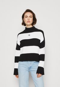 Calvin Klein Jeans LABEL CHUNKY SWEATER - Svetrík - black/bright white