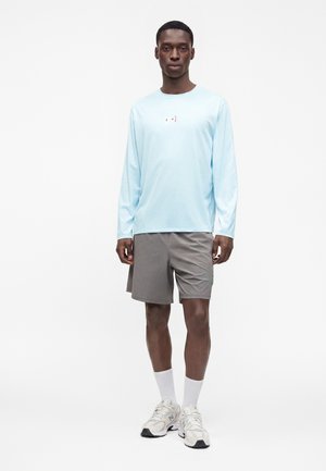 District Vision, LONG SLEEVE BOXY TRAINING TEE - Μπλούζα με μακριά μανίκια - frost