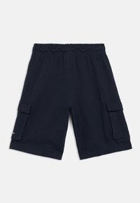 Ναυτικό μπλε cargo σορτς με φαρδύ ελαστικό παντελόνι, δύο πλαϊνές τσέπες και απαλό υφασμάτινο υλικό, κατάλληλο για casual εμφάνιση.