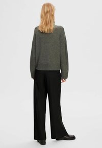 Selected Femme Strikkegenser - medium grey melange