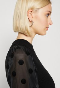 YAS YASDOTME DRESS  - Stickad klänning - black