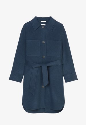 Marineblå uldblandet frakke med knaplukning, to brystlommer, et bundet bælte og en buet kant. Har en klassisk spids krave og lange ærmer.