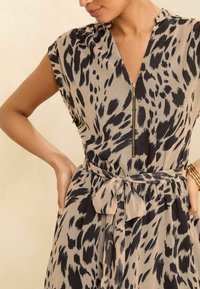 Love & Roses REGULAR FIT - Dnevna haljina - beige animal