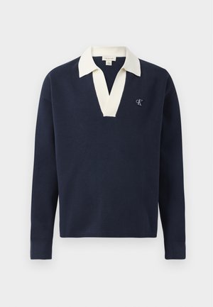 Polo cu mânecă lungă de culoare bleumarin cu guler alb și decolteu în V. Prezintă un logo brodat pe piept. Fabricat dintr-un material texturat.