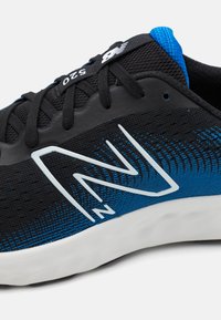 New Balance 520V8 - Cestná bežecká obuv - blue