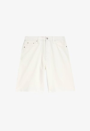 Witte denim shorts met een recht model, vijf-pocket ontwerp, metalen klinknagels en een enkele knoopsluiting in de taille. Zachte textuur.
