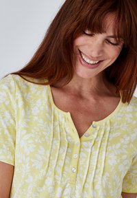 Damart COL TUNISIEN - Camiseta estampada - jaune fleuri