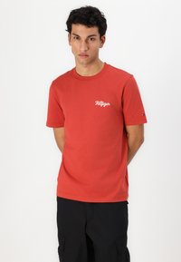 Tommy Hilfiger CHAINSTITCH - T-shirt basic - terra red