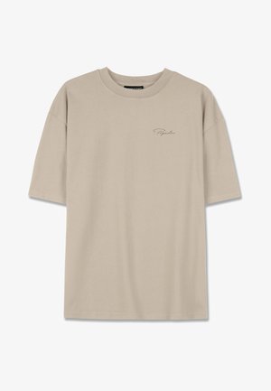 Beige puuvillane T-särk, millel on mugav lõige, ümmargune kaelus, lühikesed varrukad ja väike, diskreetne logo prinditud ees helesinises.