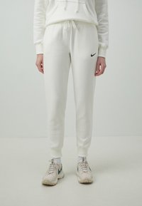 Nike Sportswear - W PHNX FLC MR STD - Tracksuit bottoms - sail/black Thumbnail Image 1