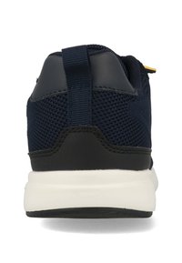 Marineblauwe sneaker met een bovenwerk van mesh-stof, synthetische overlays, een pull-tab bij de hiel en een contrasterende witte tussenzool.