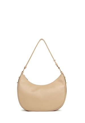 Sac à épaule en cuir beige avec un design incurvé, une seule sangle adjustable et du matériel minimaliste de couleur dorée. Texture lisse.