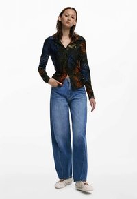 Desigual BUTTONED ANIMAL PRINT - Skjortebluser - green