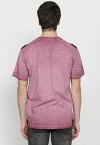 Koroshi SHORT SLEEVE - Marškinėliai su spaudiniu - granate   maroon