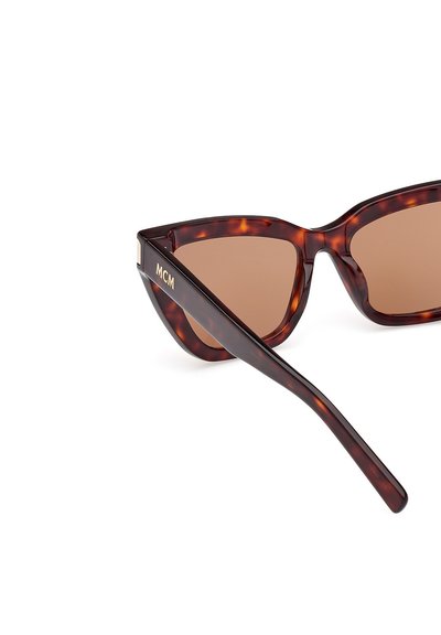 Ochelari de soare cu model tartă, lentile maro, formă cat-eye și logo MCM auriu pe tâmple. Au un cadru din plastic rezistent.
