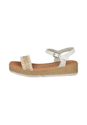 Sandalia blanca con tira de yute trenzado, hebilla ajustable en el tobillo y suela texturizada en capas. La plantilla es de color beige con un sutil logotipo.