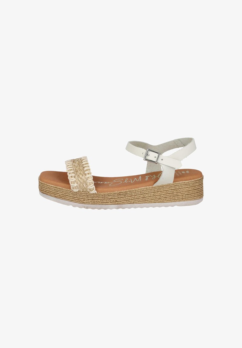 Sandalia blanca con tira de yute trenzado, hebilla ajustable en el tobillo y suela texturizada en capas. La plantilla es de color beige con un sutil logotipo.