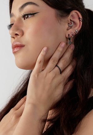 Wildcat, LITTLE FLORAL ORNAMENT HOOPS PAIR - Ohrringe - Schwarz