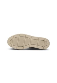 Suela de zapatilla color beige claro con una superficie texturizada, que presenta surcos segmentados y bordes redondeados para mayor tracción. Diseño plano y flexible.