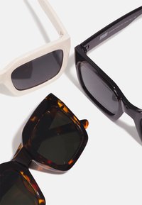 Urban Classics SUNGLASSES SKYROS UNISEX 3 PACK - Akiniai nuo saulės - brown/black/white