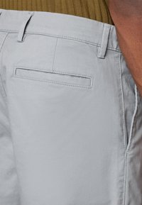 GAP ESSENTIAL SHORT - Šortky - storm cloud