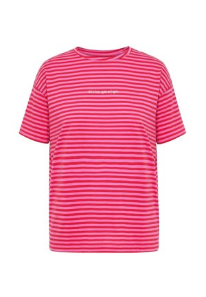 T-shirt a maniche corte con strisce orizzontali rosse e rosa e testo bianco centrato con la scritta "fall in love, again and again."