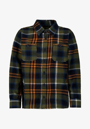 Camisa de manga larga con botones, con patrón a cuadros en verde, azul marino, naranja y blanco, y dos bolsillos en el pecho con botones.