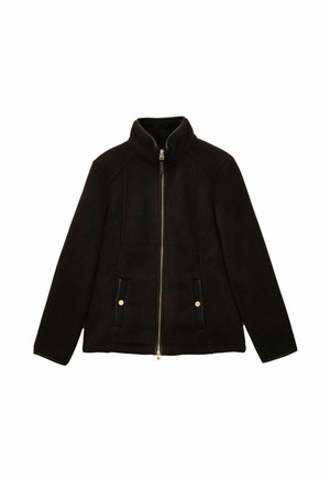 Schwarze Fleecejacke mit hohem Kragen, Frontreißverschluss, seitlichen Taschen mit goldenen Akzenten und strukturiertem Nähen. Weiche Textur und lässiges Design.
