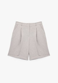 Bermudas de mezcla de lino color gris claro, con plisados, dos bolsillos laterales y una cinturilla. Presentan una textura suave y una silueta entallada.