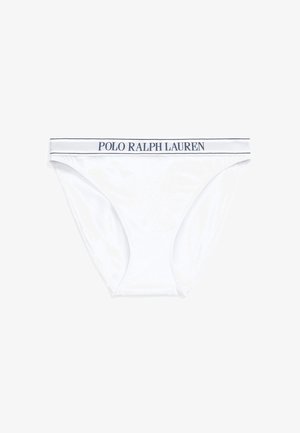 Weißer Baumwoll-Slip mit marineblauem elastischem Bund, der den Schriftzug "POLO RALPH LAUREN" trägt. Glatte Textur, klassische Form und minimale Details.