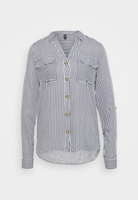 Camicia a righe blu navale e bianca con due tasche sul petto, bottoni dorati, maniche lunghe e orlo leggermente curvo.
