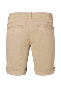 Beige Baumwollshorts mit umgeschlagenen Säumen, zwei Gesäßtaschen und gestickten Details. Einfaches Design mit glatter Textur.