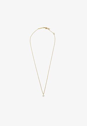 Guldkæde med en tynd, delikat kæde og et lille hjerteformet charms, der har en klar sten. Glat tekstur og minimalistisk design.