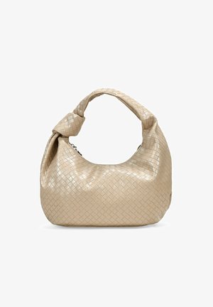 Bolso beige de tejido con un asa retorcida, textura de cuero suave y forma redondeada. Presenta un cierre de cremallera en el borde superior.