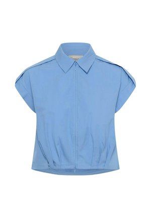 Hele sinine lühikeste varrukatega pluus krae ja ees oleva tõmblukuga, millel on kergelt kogutud vöökoht ja struktureeritud õmblused õlgadel.