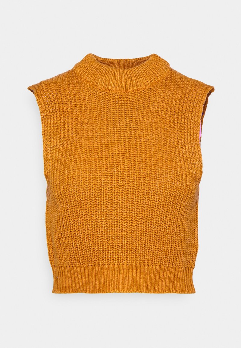 Gilet sans manches jaune moutarde en maille avec un col montant côtelé et un motif de point texturé, coupe courte sur fond uni.