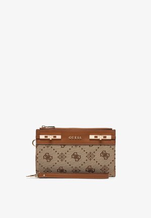 Polsino Guess marrone con tessuto a motivo, logo dorato, chiusura con zip e tracolla staccabile, progettato per trasportare piccoli oggetti essenziali.