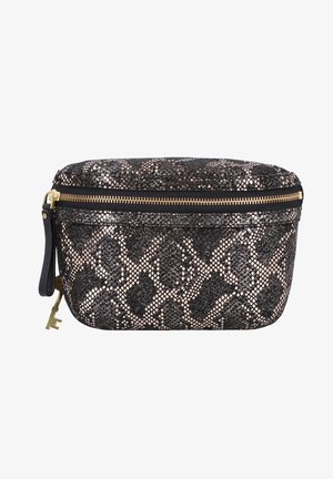 Klein rechthoekig tasje met zwart-beige slangenhuidmotief, gouden ritssluiting en zwarte trekker met gouden sleutelhanger bevestigd.