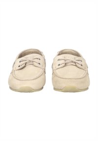 Beige Wildlederschuhe mit runder Zehenform, zweifarbigen Schnürsenkeln und Gummisohlen. Auffällige Nähte und strukturierte Akzente an der Oberseite.